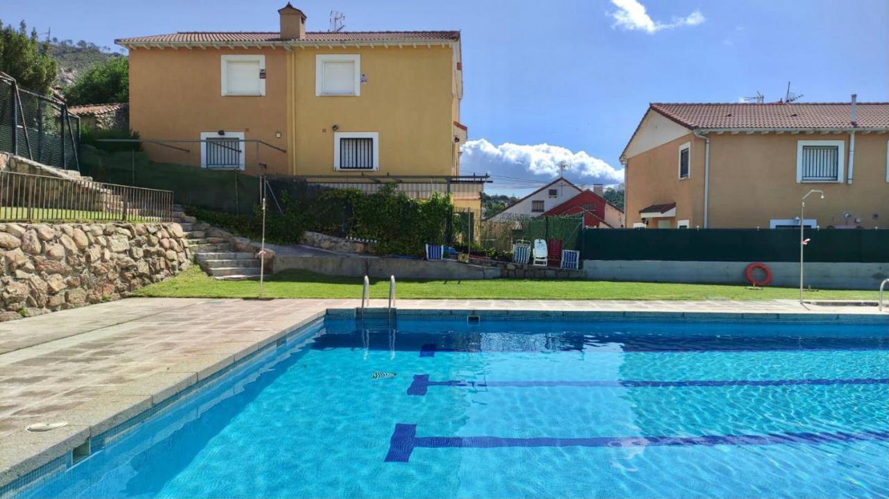 S&H El Caprichoso Villa Valdemaqueda Exterior photo